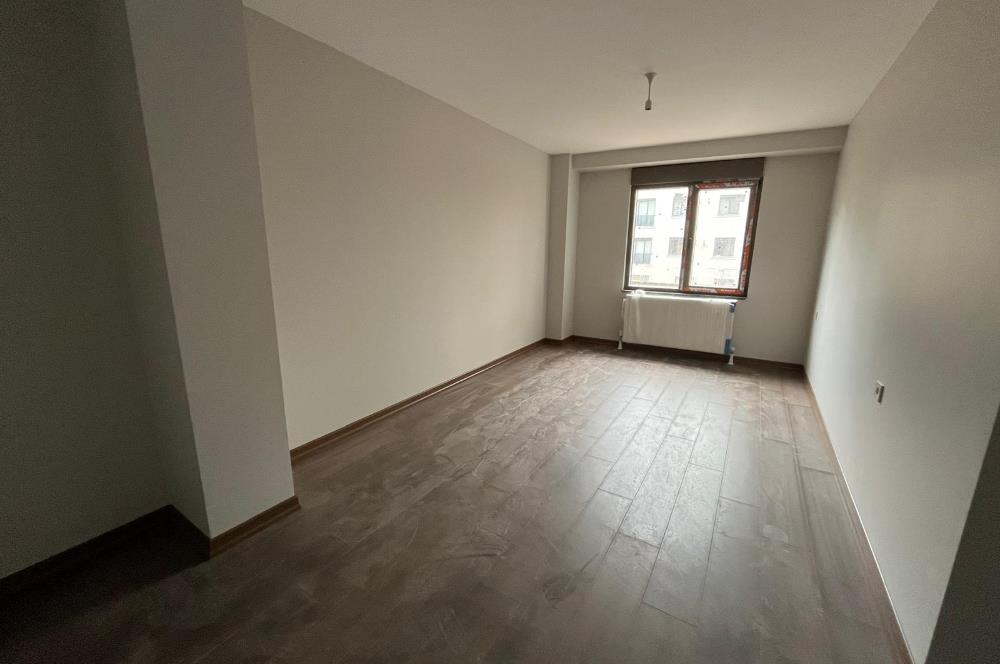 MİNİBÜSE , METROYA YÜRÜME MESAFELİ GENİŞ AYRI MUTFAKLI 2+1