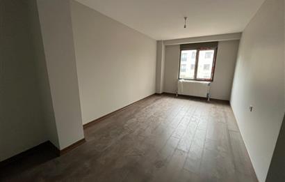 MİNİBÜSE , METROYA YÜRÜME MESAFELİ GENİŞ AYRI MUTFAKLI 2+1