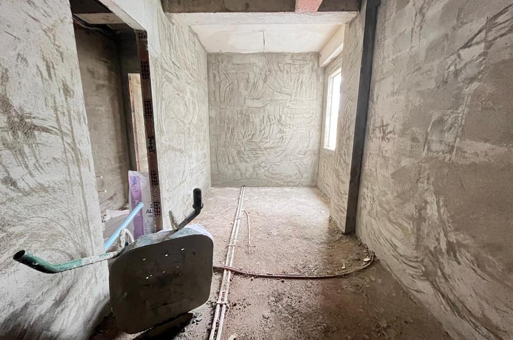 ALTINTEPE'DE MARMARAYA YÜRÜME MESAFESİNDE 4.KATTA 1+1