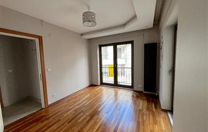 C21'DEN METROYA YÜRÜME MESAFESİNDE 210 M2 TAKASA UYGUN 4+1