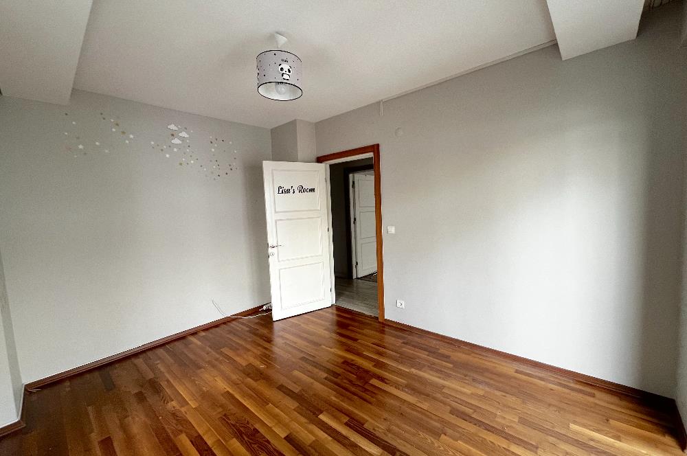 C21'DEN METROYA YÜRÜME MESAFESİNDE 210 M2 TAKASA UYGUN 4+1