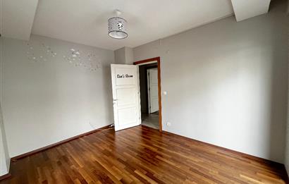 C21'DEN METROYA YÜRÜME MESAFESİNDE 210 M2 TAKASA UYGUN 4+1