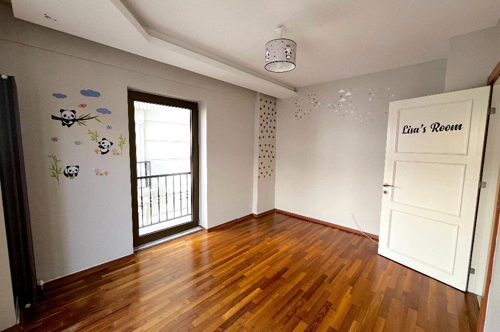 C21'DEN METROYA YÜRÜME MESAFESİNDE 210 M2 TAKASA UYGUN 4+1