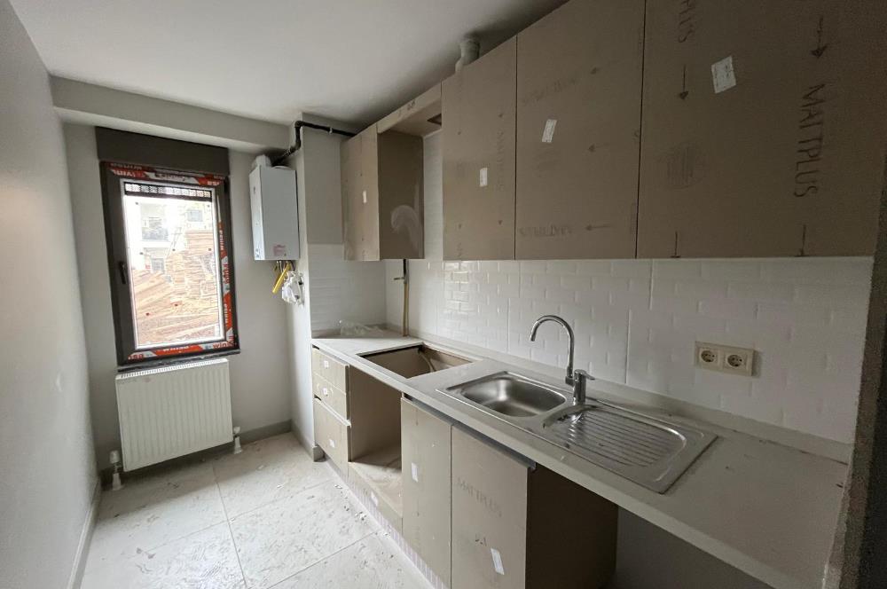 MİNİBÜSE , METROYA YÜRÜME MESAFELİ GENİŞ AYRI MUTFAKLI 2+1