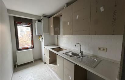 MİNİBÜSE , METROYA YÜRÜME MESAFELİ GENİŞ AYRI MUTFAKLI 2+1