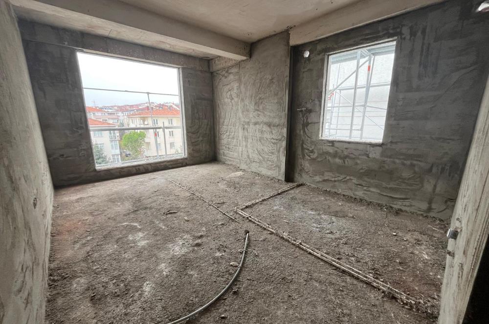 ALTINTEPE'DE MARMARAYA YÜRÜME MESAFESİNDE 4.KATTA 1+1