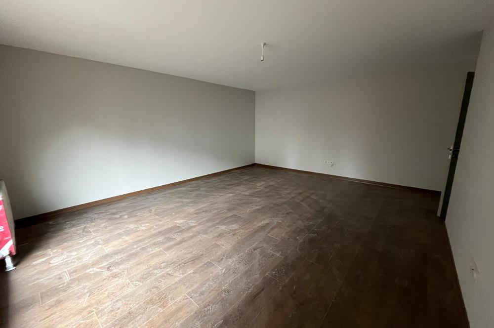 MİNİBÜSE , METROYA YÜRÜME MESAFELİ GENİŞ AYRI MUTFAKLI 2+1