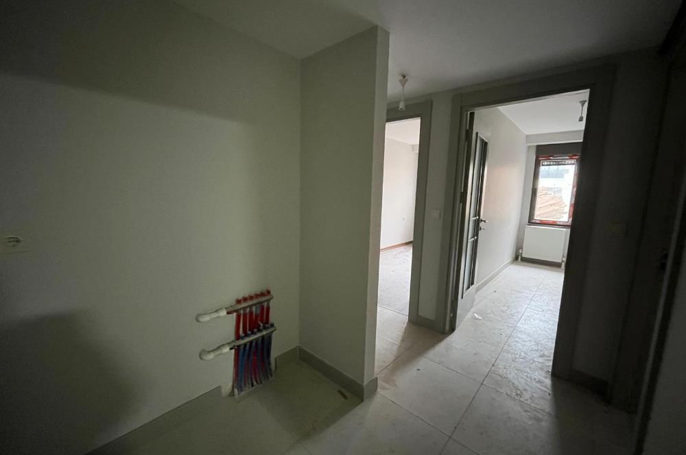 MİNİBÜSE , METROYA YÜRÜME MESAFELİ GENİŞ AYRI MUTFAKLI 2+1