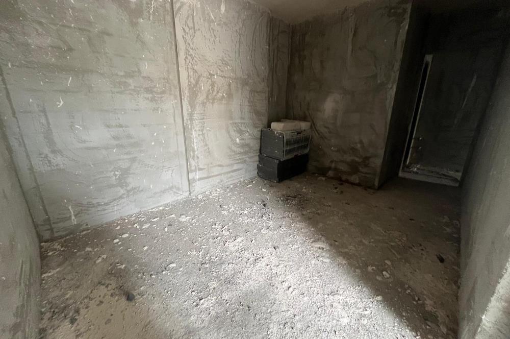 ALTINTEPE'DE K.OTOPARKLI-ARAKAT BALKONLU LÜX 2+1