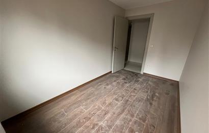 MİNİBÜSE , METROYA YÜRÜME MESAFELİ GENİŞ AYRI MUTFAKLI 2+1