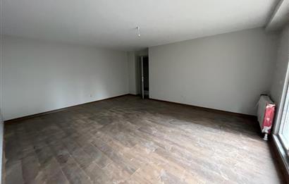 MİNİBÜSE , METROYA YÜRÜME MESAFELİ GENİŞ AYRI MUTFAKLI 2+1