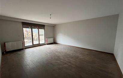 MİNİBÜSE , METROYA YÜRÜME MESAFELİ GENİŞ AYRI MUTFAKLI 2+1