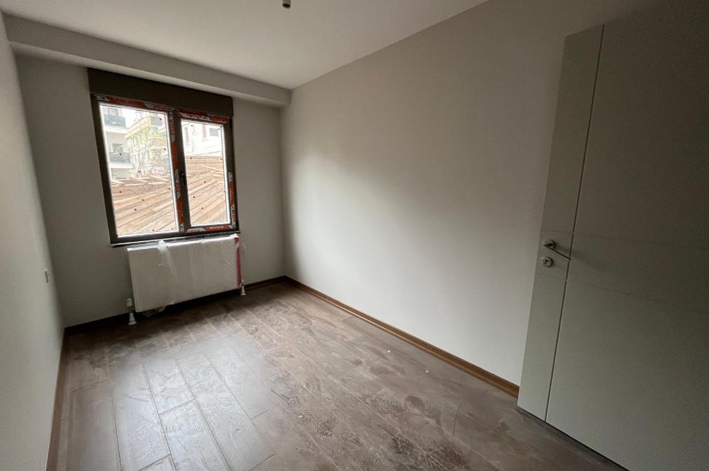 MİNİBÜSE , METROYA YÜRÜME MESAFELİ GENİŞ AYRI MUTFAKLI 2+1