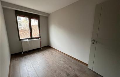 MİNİBÜSE , METROYA YÜRÜME MESAFELİ GENİŞ AYRI MUTFAKLI 2+1