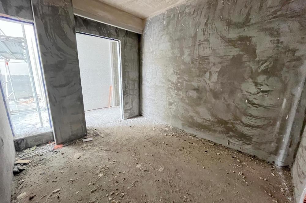 ALTINTEPE'DE K.OTOPARKLI-ARAKAT BALKONLU LÜX 2+1