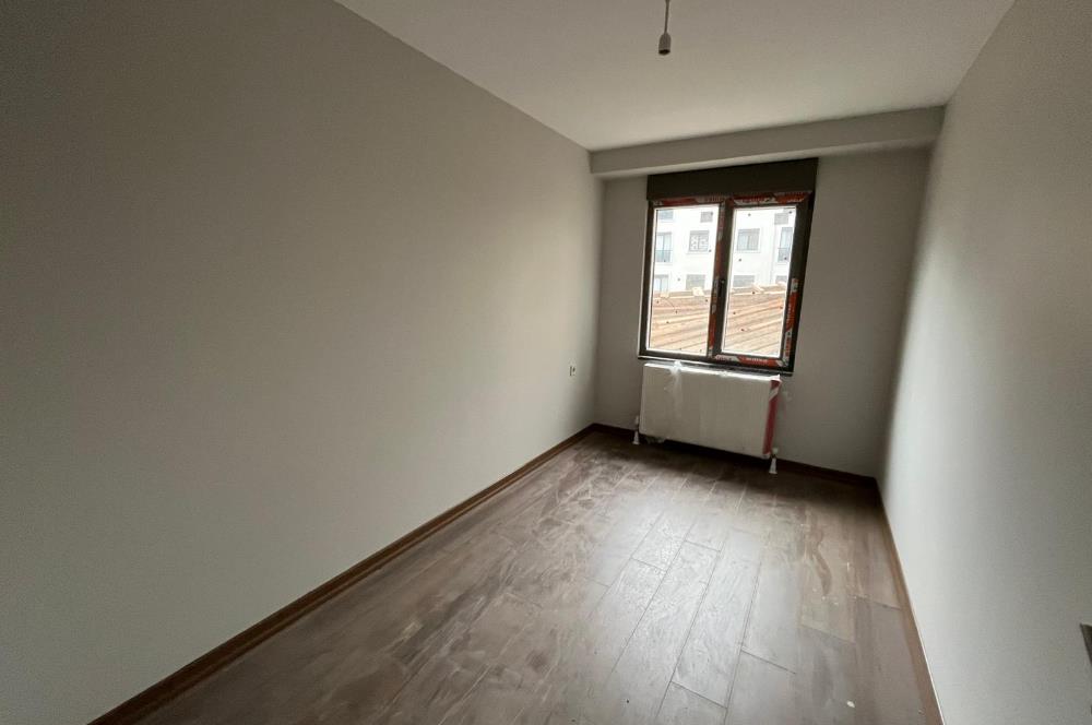 MİNİBÜSE , METROYA YÜRÜME MESAFELİ GENİŞ AYRI MUTFAKLI 2+1