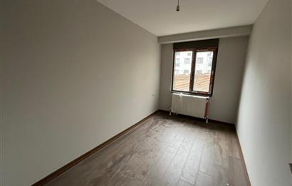 MİNİBÜSE , METROYA YÜRÜME MESAFELİ GENİŞ AYRI MUTFAKLI 2+1