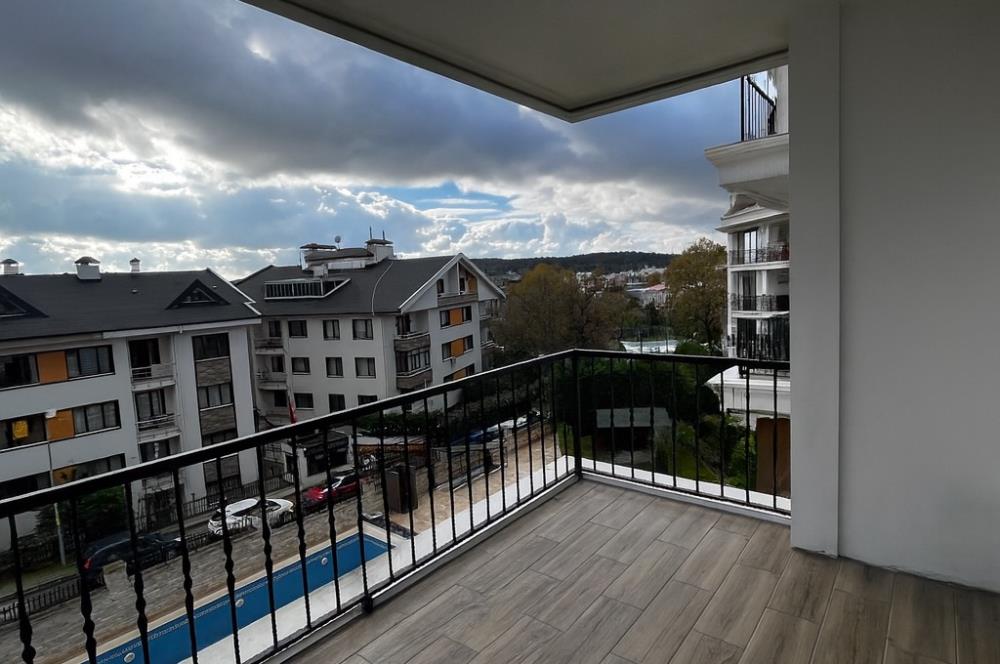 C21'DEN METROYA YÜRÜME MESAFESİNDE 210 M2 TAKASA UYGUN 4+1