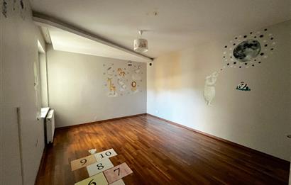 C21'DEN METROYA YÜRÜME MESAFESİNDE 210 M2 TAKASA UYGUN 4+1