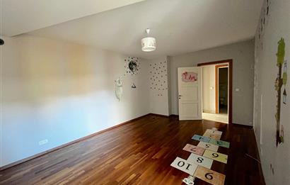 C21'DEN METROYA YÜRÜME MESAFESİNDE 210 M2 TAKASA UYGUN 4+1