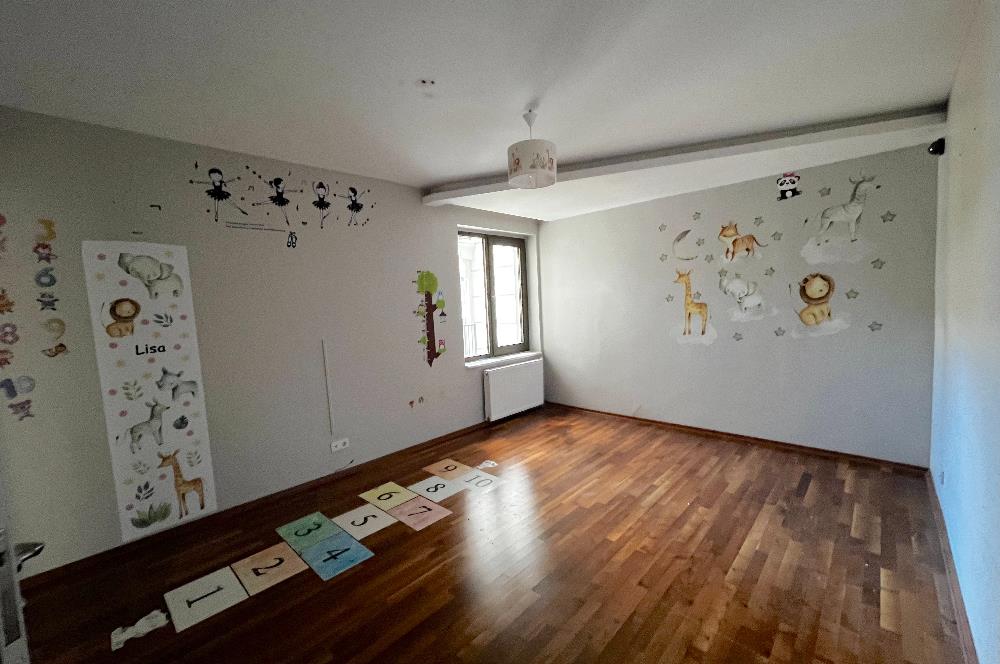 C21'DEN METROYA YÜRÜME MESAFESİNDE 210 M2 TAKASA UYGUN 4+1