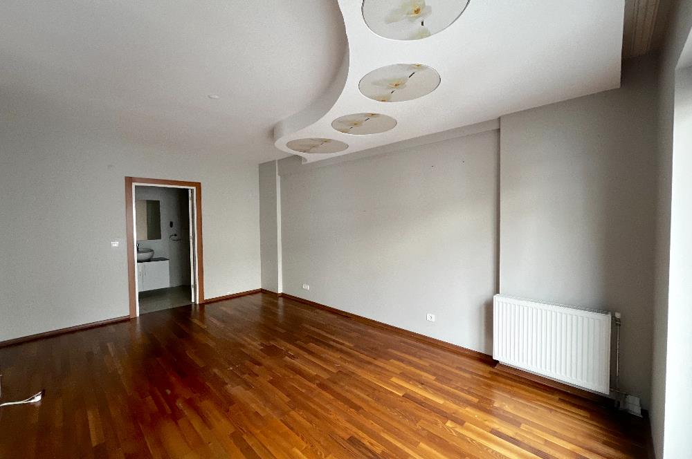 C21'DEN METROYA YÜRÜME MESAFESİNDE 210 M2 TAKASA UYGUN 4+1