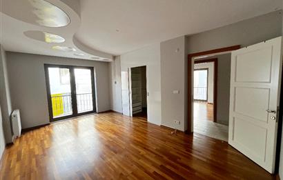 C21'DEN METROYA YÜRÜME MESAFESİNDE 210 M2 TAKASA UYGUN 4+1