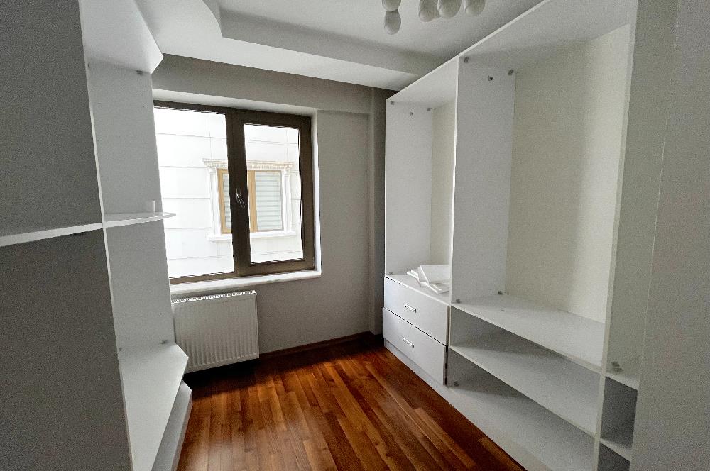 C21'DEN METROYA YÜRÜME MESAFESİNDE 210 M2 TAKASA UYGUN 4+1