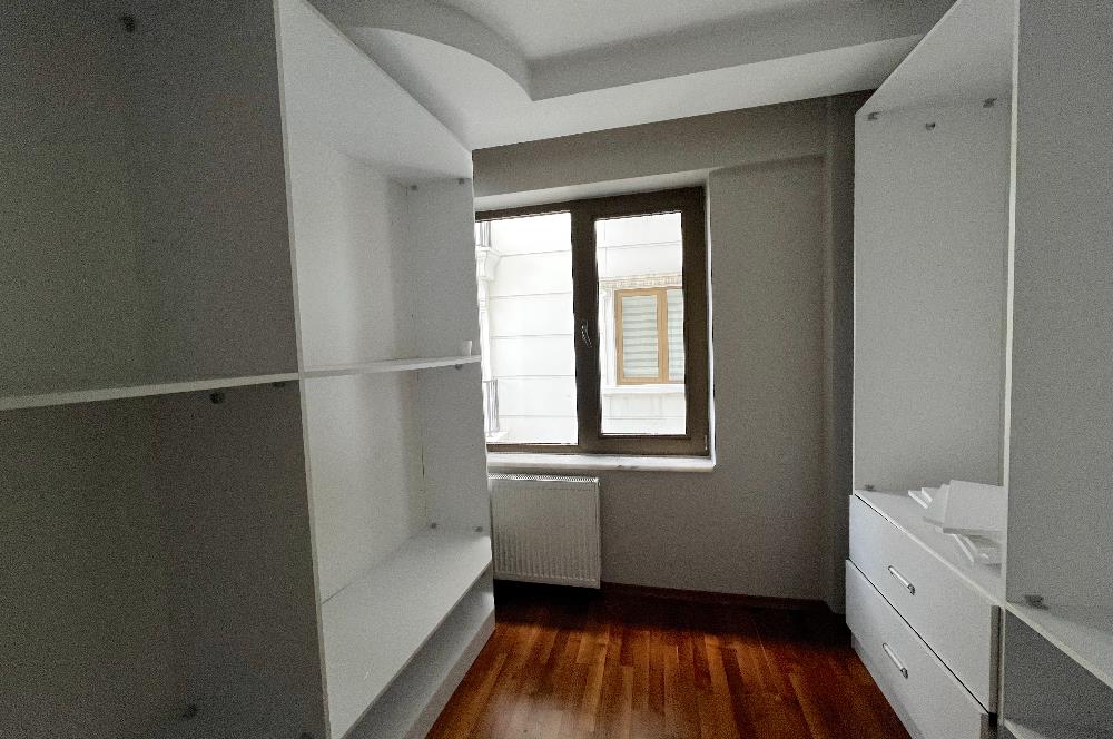 C21'DEN METROYA YÜRÜME MESAFESİNDE 210 M2 TAKASA UYGUN 4+1