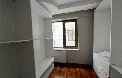 C21'DEN METROYA YÜRÜME MESAFESİNDE 210 M2 TAKASA UYGUN 4+1