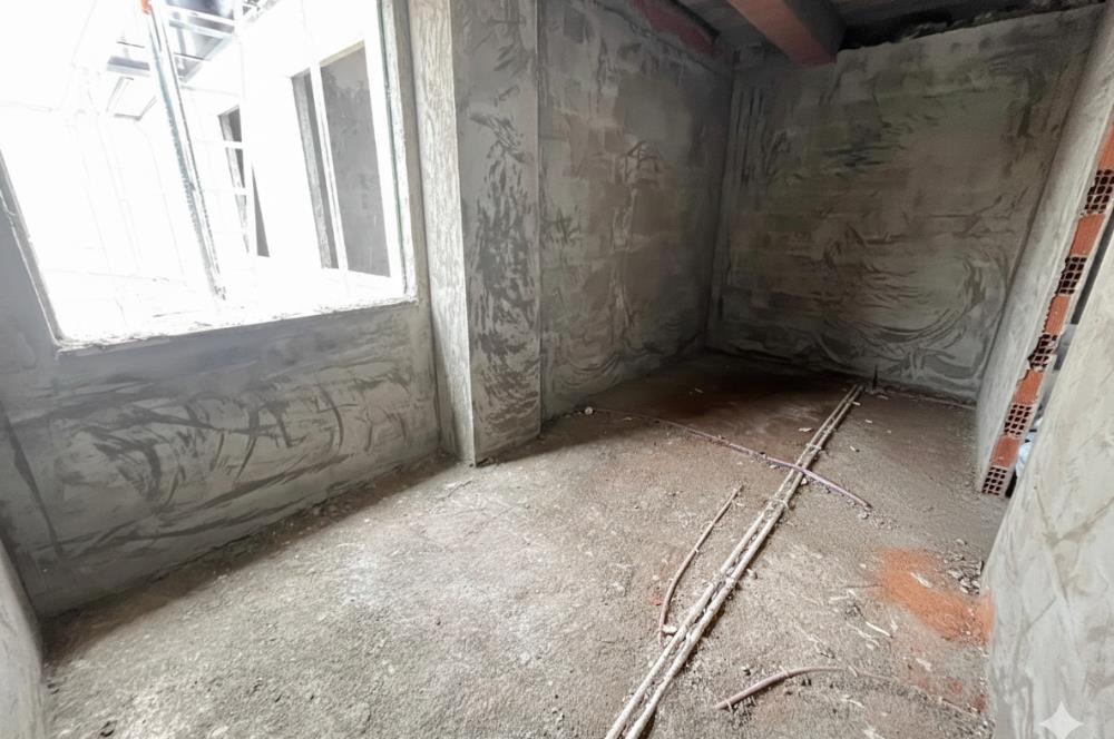 ALTINTEPE'DE MARMARAYA YÜRÜME MESAFESİNDE 4.KATTA 1+1