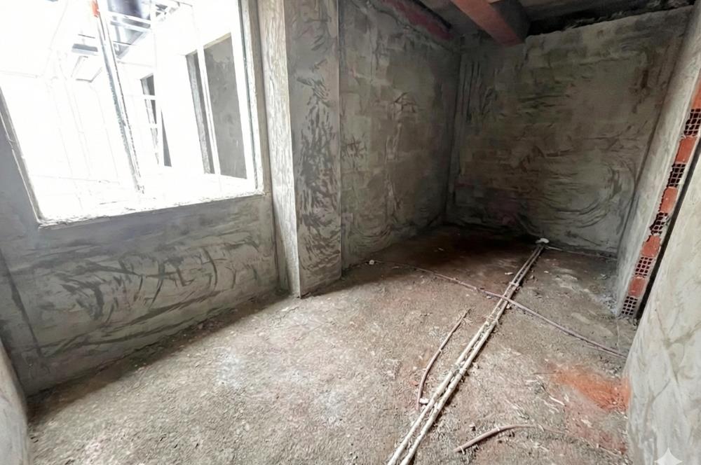 ALTINTEPE'DE MARMARAYA YÜRÜME MESAFESİNDE 4.KATTA 1+1