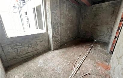 ALTINTEPE'DE MARMARAYA YÜRÜME MESAFESİNDE 4.KATTA 1+1