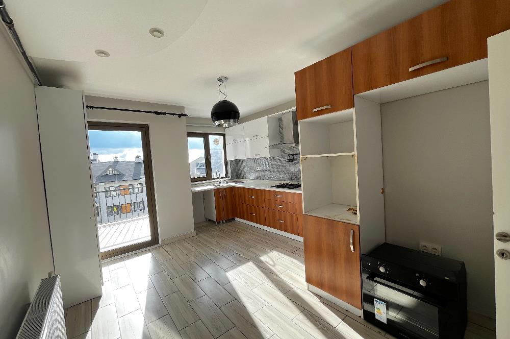 C21'DEN METROYA YÜRÜME MESAFESİNDE 210 M2 TAKASA UYGUN 4+1