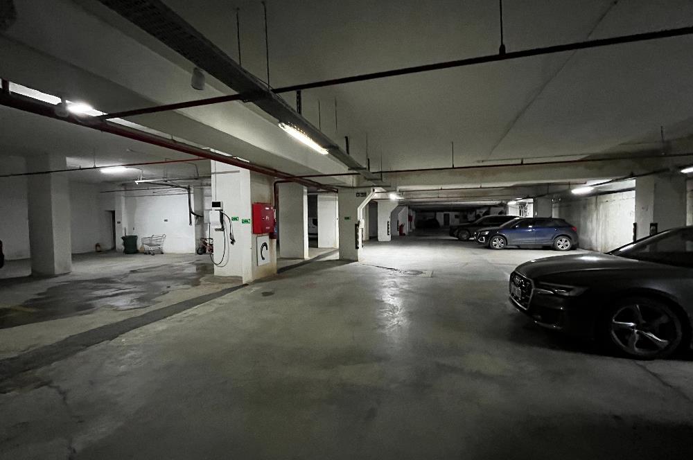 C21'DEN METROYA YÜRÜME MESAFESİNDE 210 M2 TAKASA UYGUN 4+1