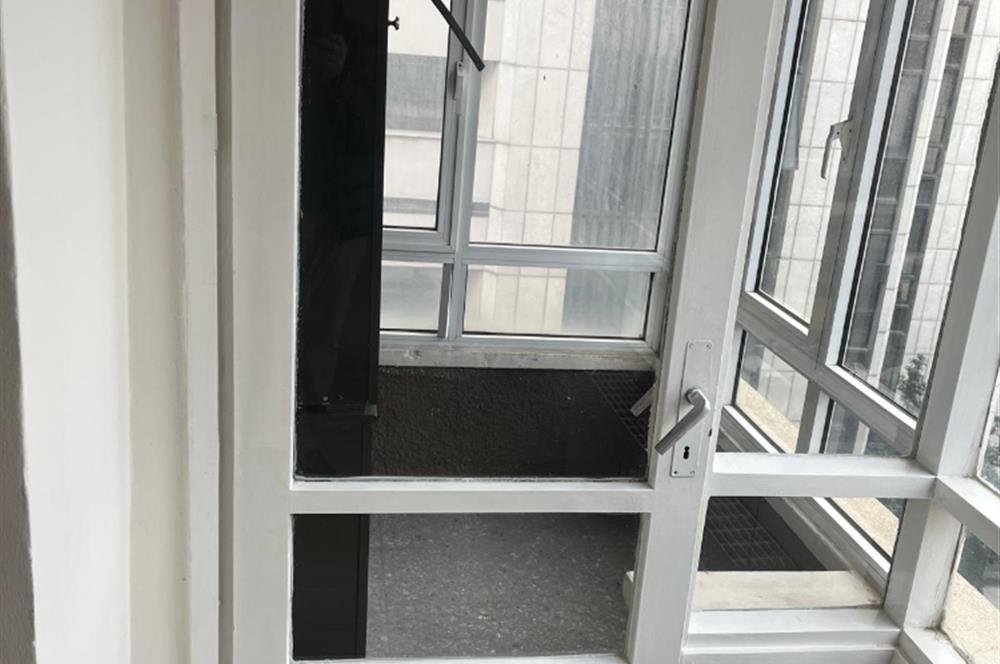 ATATÜRK BULVARIN'DA PRESTİJLİ KONUMDA 2+1 DAİRE OFİS