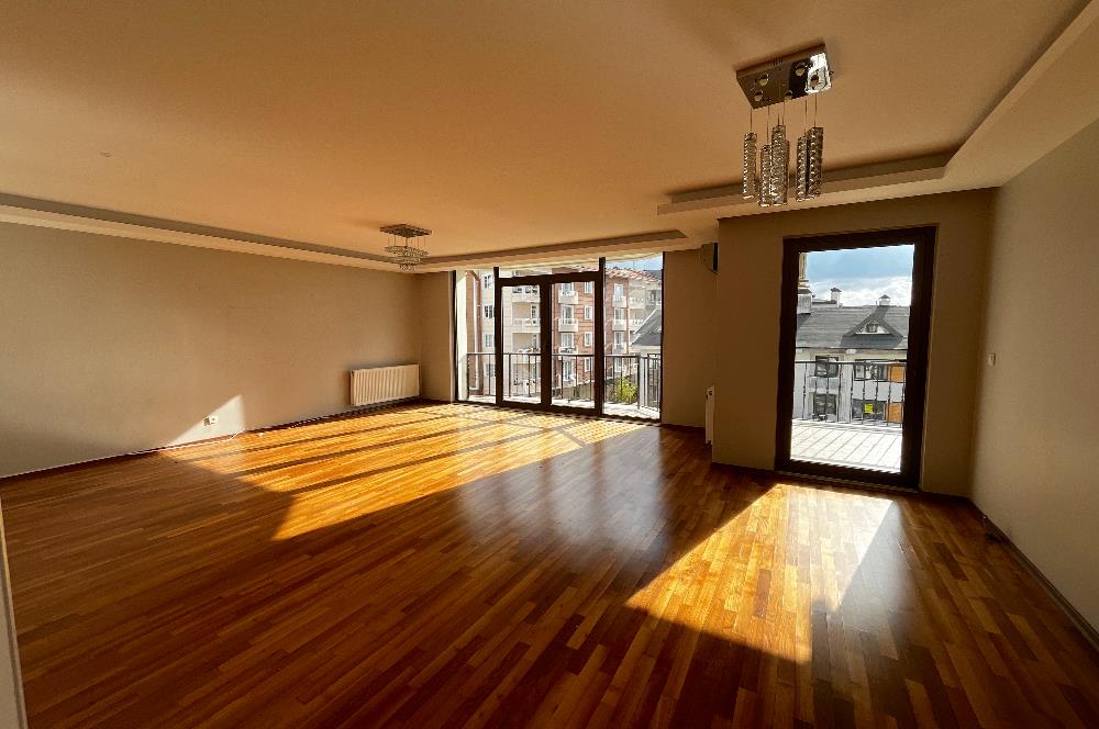 C21'DEN METROYA YÜRÜME MESAFESİNDE 210 M2 TAKASA UYGUN 4+1