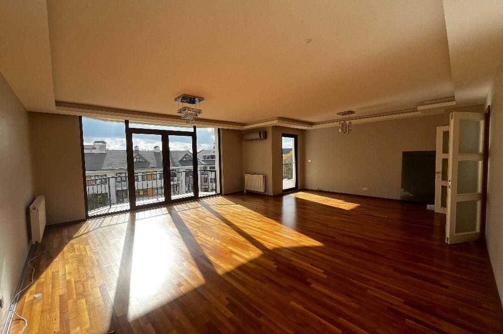 C21'DEN METROYA YÜRÜME MESAFESİNDE 210 M2 TAKASA UYGUN 4+1