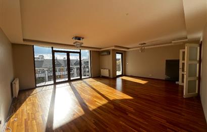 C21'DEN METROYA YÜRÜME MESAFESİNDE 210 M2 TAKASA UYGUN 4+1