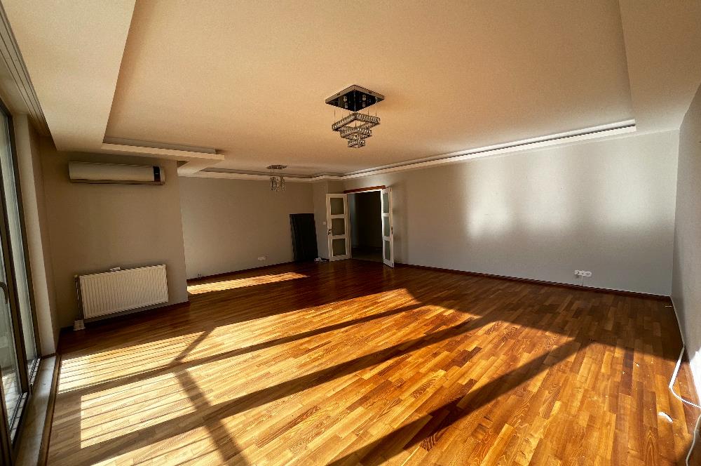 C21'DEN METROYA YÜRÜME MESAFESİNDE 210 M2 TAKASA UYGUN 4+1