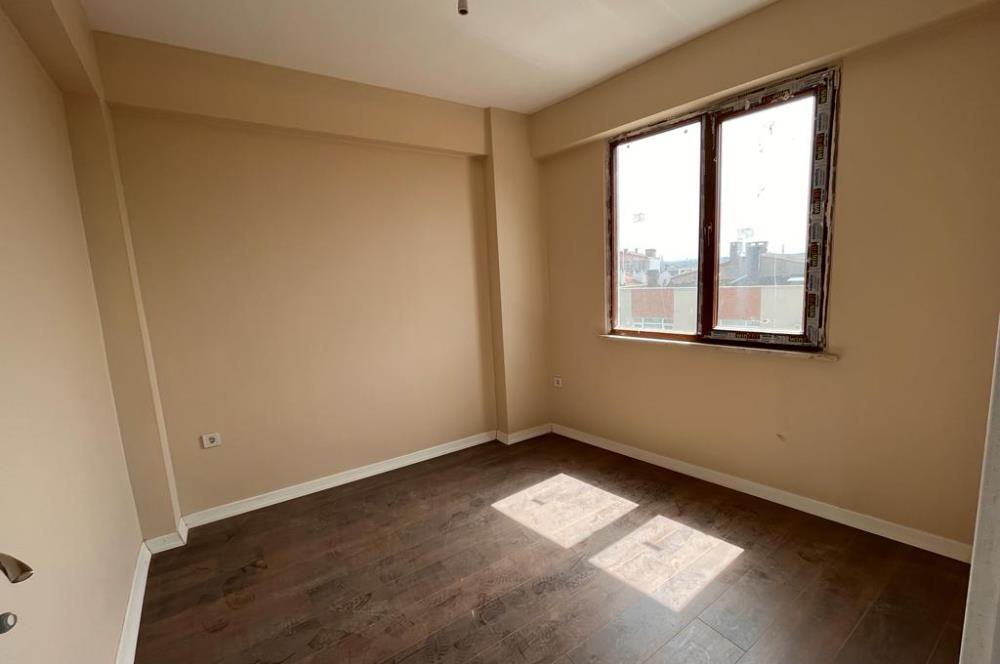 CENTURY 21'DEN KEMERBURGAZDA YENİ BİNA METROYA YAKIN 2.KAT DAİRE