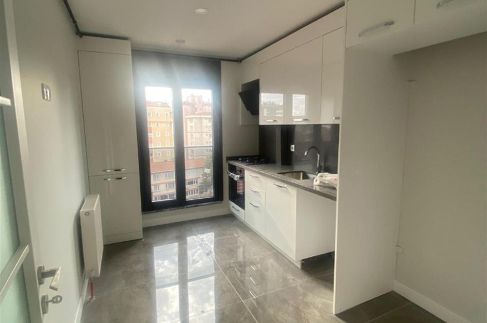 BOSTANCI MERKEZDE 7. KAT ULTRA LÜKS AYRI MUTFAKLI 3+1