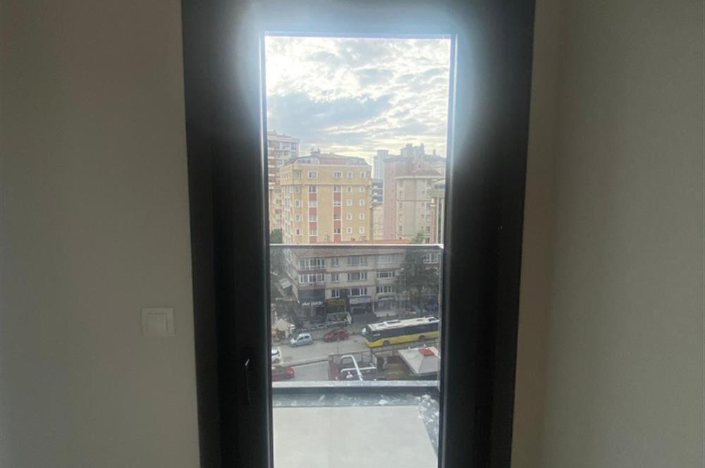 BOSTANCI MERKEZDE 7. KAT ULTRA LÜKS AYRI MUTFAKLI 3+1