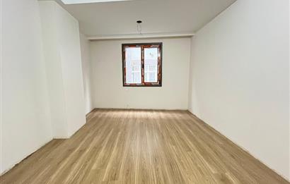 KÜÇÜKYALI'NIN MERKEZİNDE O BİNADA ARA KAT LÜX 2+1