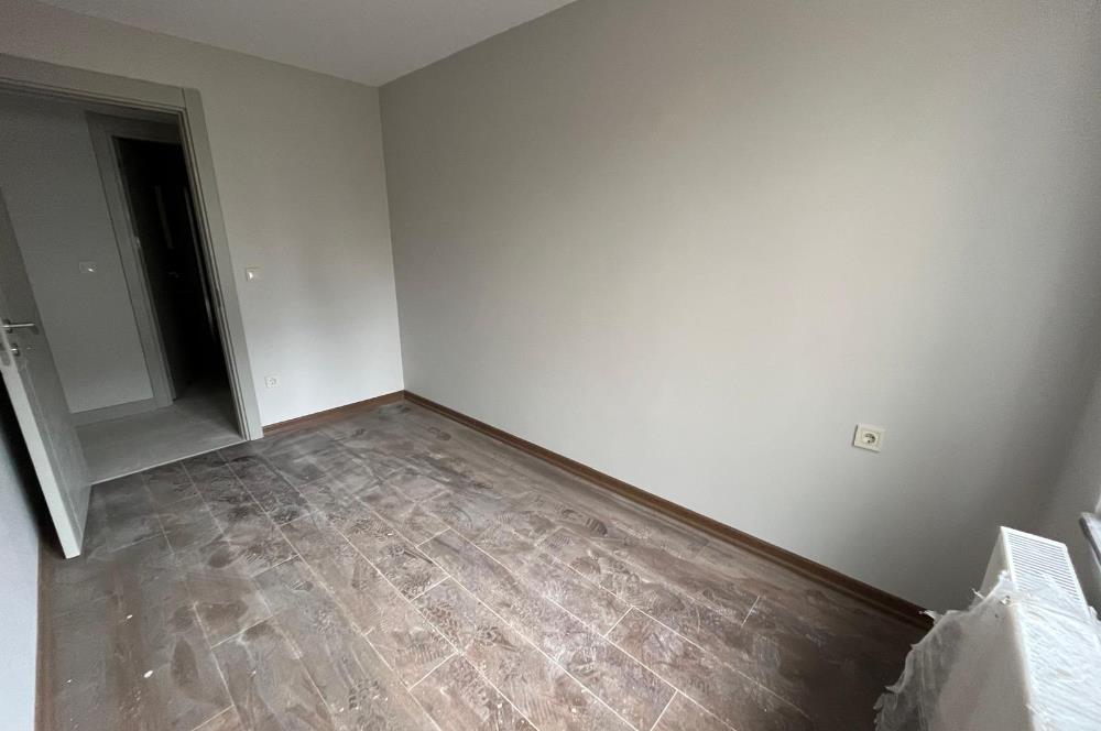 MİNİBÜSE , METROYA YÜRÜME MESAFELİ GENİŞ AYRI MUTFAKLI 2+1