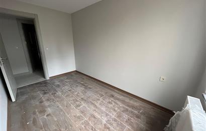 MİNİBÜSE , METROYA YÜRÜME MESAFELİ GENİŞ AYRI MUTFAKLI 2+1