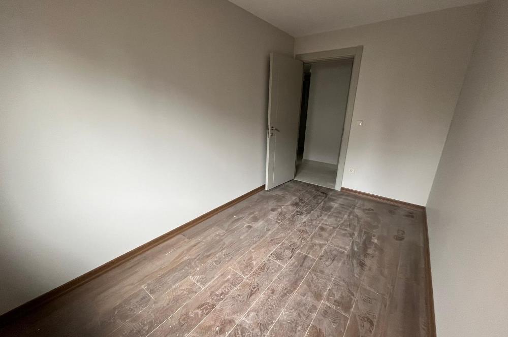 MİNİBÜSE , METROYA YÜRÜME MESAFELİ GENİŞ AYRI MUTFAKLI 2+1