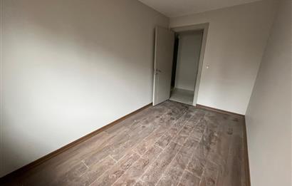 MİNİBÜSE , METROYA YÜRÜME MESAFELİ GENİŞ AYRI MUTFAKLI 2+1