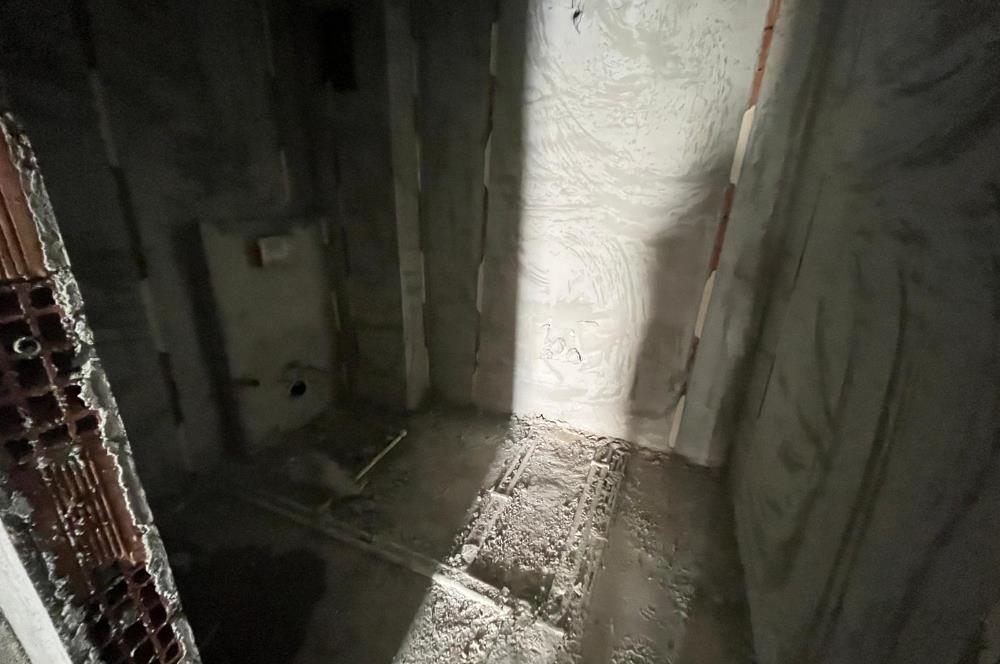 ALTINTEPE'DE K.OTOPARKLI-ARAKAT BALKONLU LÜX 2+1