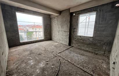 ALTINTEPE'DE MARMARAYA YÜRÜME MESAFESİNDE 4.KATTA 1+1